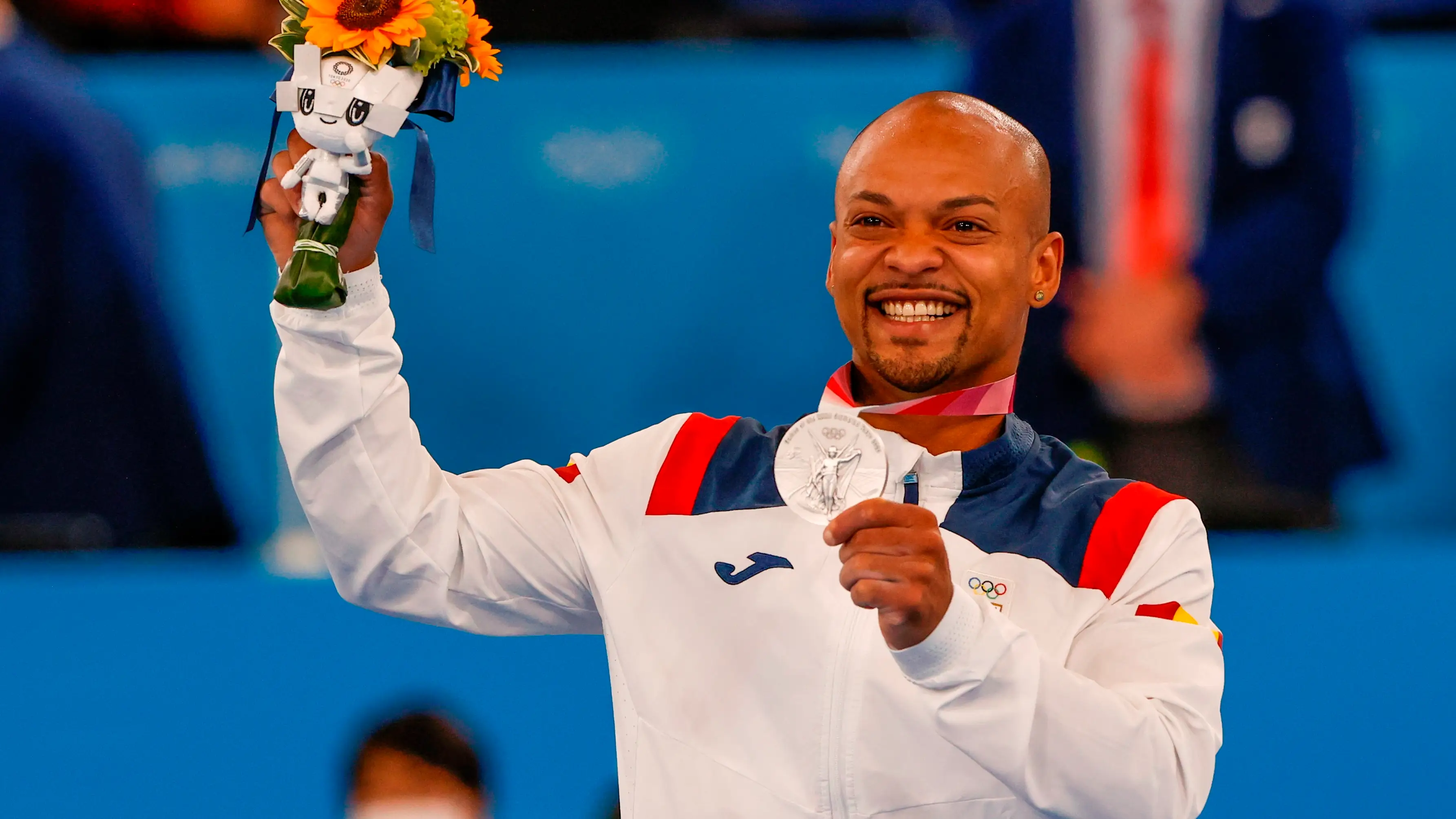 Ray Zapata consigue la plata en la final de suelo de gimnasia y España ya tiene 6 medallas Ray Zapata consigue la plata en la final de suelo de gimnasia y España ya tiene 6 medallas