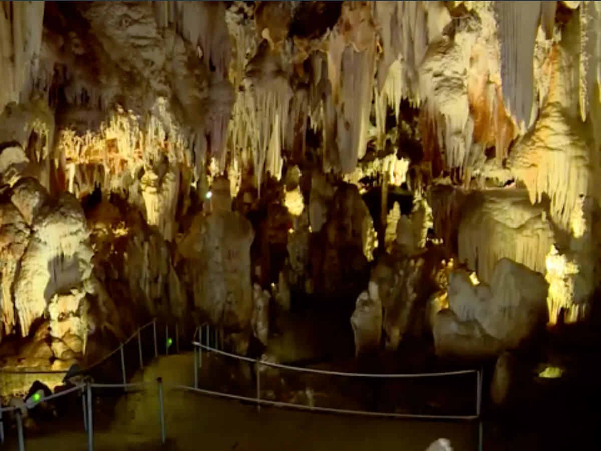 Las cuevas del Águila, un tesoro natural con  años al sur de Ávila  que puedes visitar