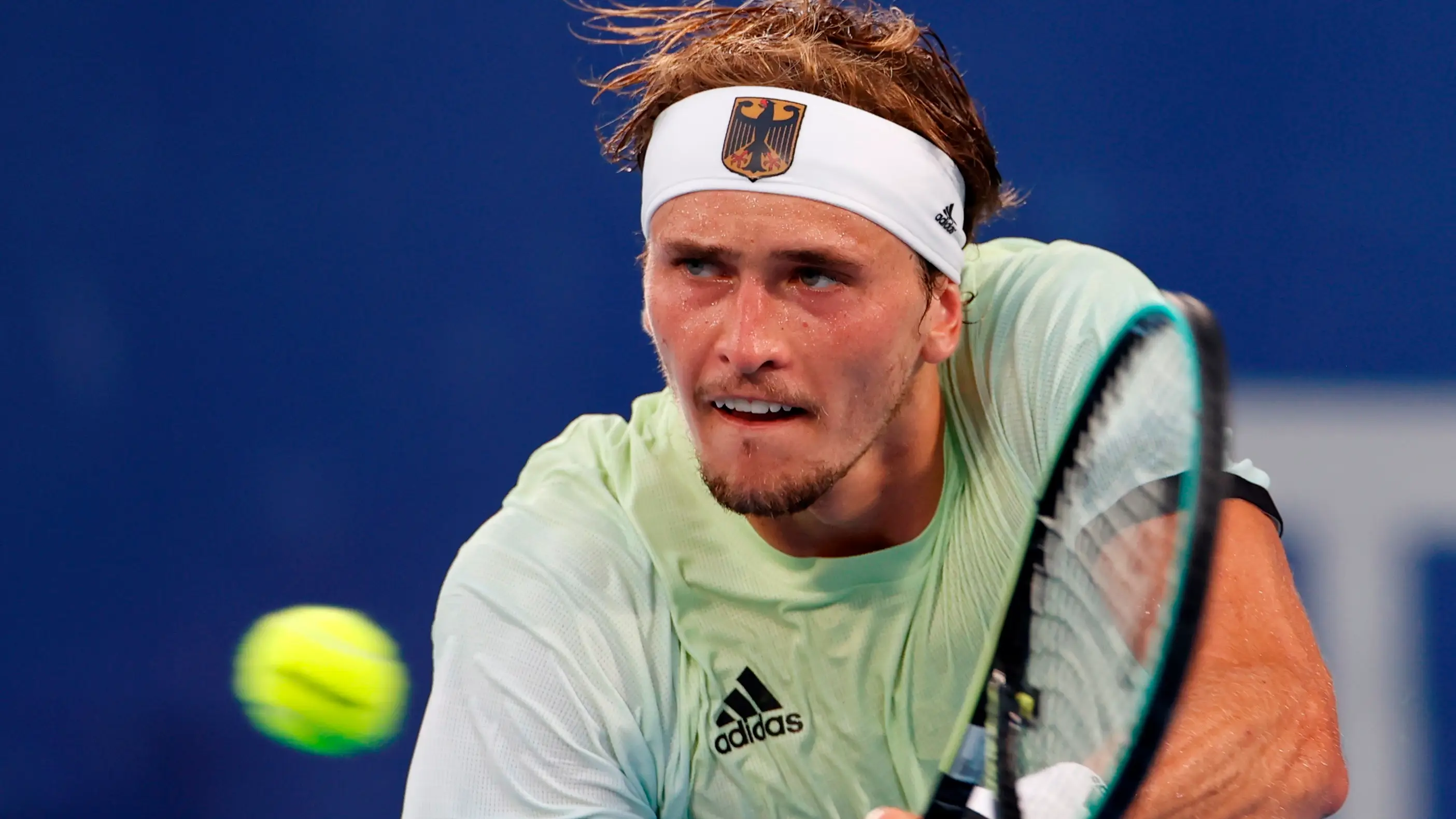 Alexander Zverev no da opción a Khachanov y se cuelga el oro olímpico en tenis Alexander Zverev no da opción a Khachanov y se cuelga el oro olímpico en tenis