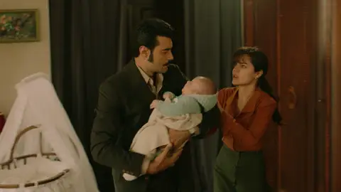 Demir se venga de Züleyha y la separa de su bebé Demir se venga de Züleyha y la separa de su bebé