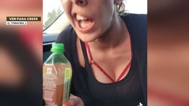 Una joven graba su cara tras sufrir una parálisis facial y el vídeo se hace viral