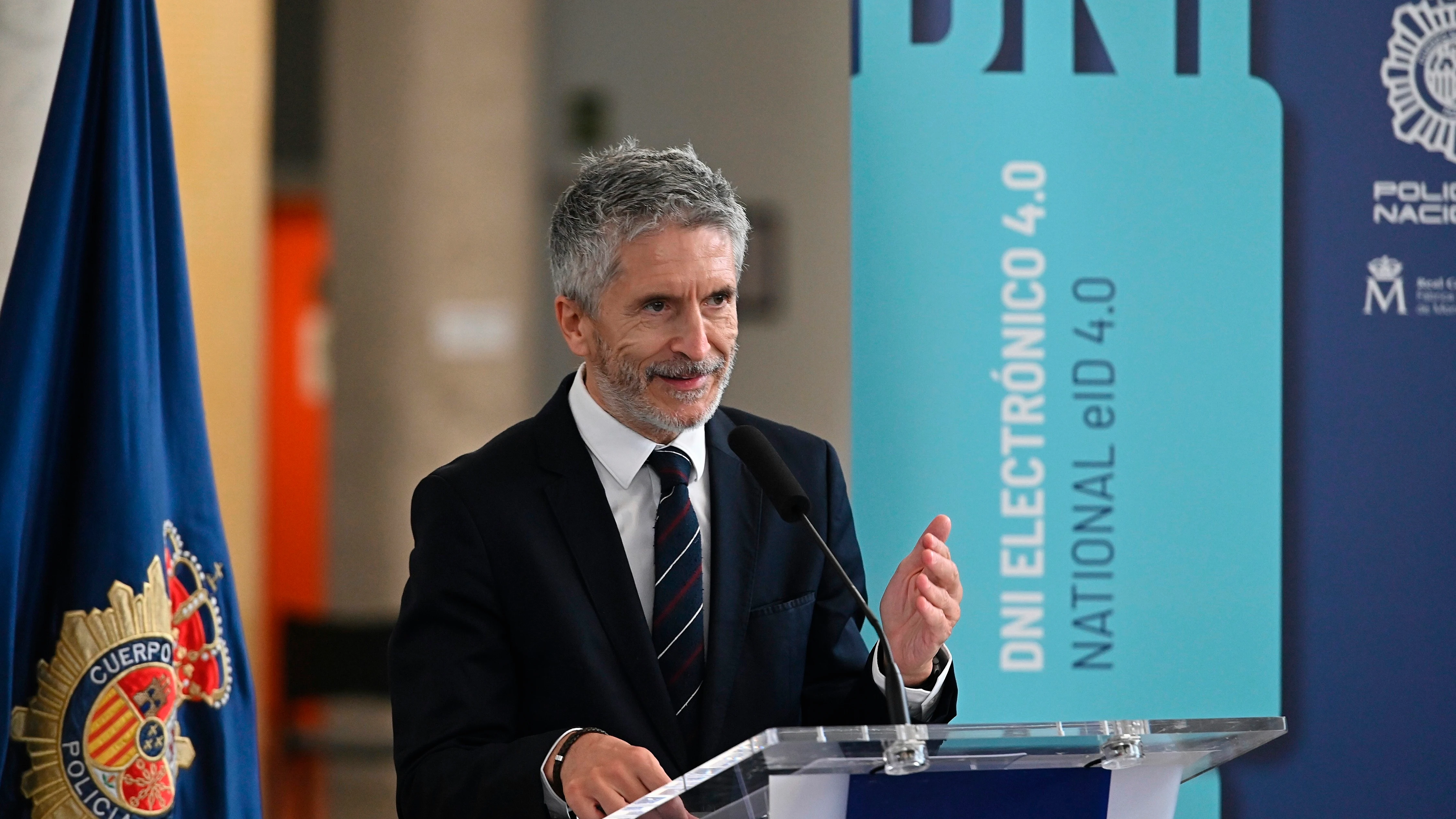 El enfado de los fotógrafos ante la entrada en vigor del nuevo DNI 4.0: "Nos toca cerrar" El enfado de los fotógrafos ante la entrada en vigor del nuevo DNI 4.0: "Nos toca cerrar"