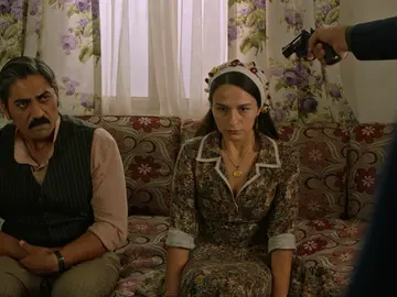 Una inesperada visita sorprende a Gülten en su casa Una inesperada visita sorprende a Gülten en su casa