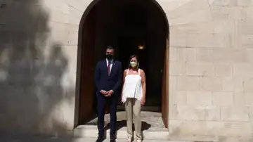 Francina Armengol, posa en el recibimiento de Pedro Sánchez en el Consolat Francina Armengol, posa en el recibimiento de Pedro Sánchez en el Consolat