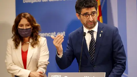 El vicepresidente catalán y conseller de Políticas Digitales y Territorio, Jordi Puigneró, y la consellera de la Presidencia, Laura Vilagrà, durante una rueda de prensa tras su reunión con la ministra de Política Territorial, Isabel Rodríguez, este lunes en Madrid con motivo de la reactivación de la Comisión Bilateral Estado-Generalitat entre los gobiernos central y catalán El vicepresidente catalán y conseller de Políticas Digitales y Territorio, Jordi Puigneró, y la consellera de la Presidencia, Laura Vilagrà, durante una rueda de prensa tras su reunión con la ministra de Política Territorial, Isabel Rodríguez, este lunes en Madrid con motivo de la reactivación de la Comisión Bilateral Estado-Generalitat entre los gobiernos central y catalán