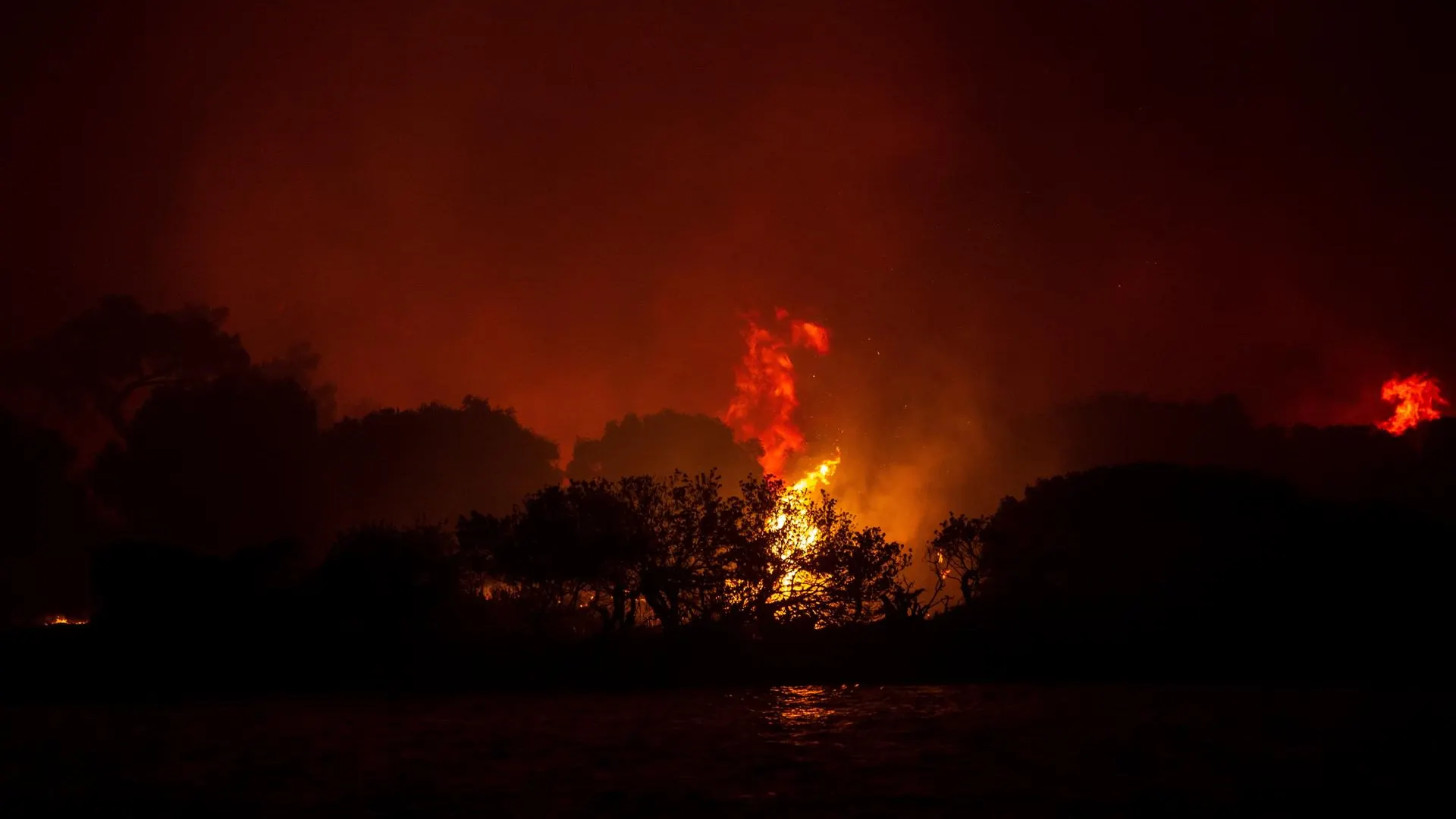 La ola de calor agrava los incendios en el sureste de Europa La ola de calor agrava los incendios en el sureste de Europa