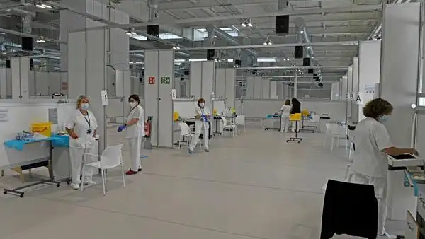 Un grupo de sanitarios publica un anuncio de alquiler del Isabel Zendal de Madrid Un grupo de sanitarios publica un anuncio de alquiler del Isabel Zendal de Madrid