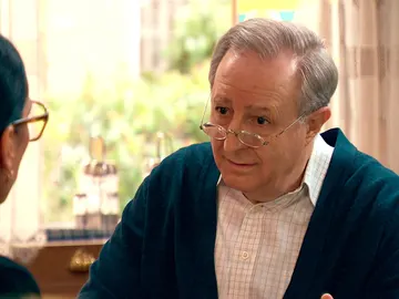 Pelayo descubre a Manolita los peligros personales de su guerra con Beltrán Pelayo descubre a Manolita los peligros personales de su guerra con Beltrán