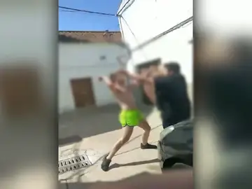 Imponen una multa de 500 euros al agresor homófobo de Peñaflor Imponen una multa de 500 euros al agresor homófobo de Peñaflor