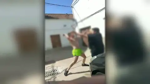 Imponen una multa de 500 euros al agresor homófobo de Peñaflor Imponen una multa de 500 euros al agresor homófobo de Peñaflor