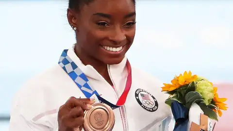 Simone Biles regresa a la competición y logra el bronce Simone Biles regresa a la competición y logra el bronce