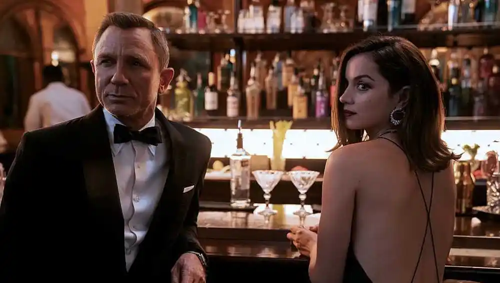 Ana de Armas y Daniel Craig en 'Sin tiempo para morir'