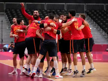 Los 'Hispanos' pelearán por las medallas 13 años después tras vencer a Suecia y pasar a semifinales Los 'Hispanos' pelearán por las medallas 13 años después tras vencer a Suecia y pasar a semifinales