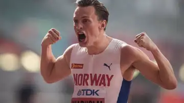 El atleta Karsten Warholm consigue el oro en los Juegos Olímpicos y bate su récord mundial de 400 metros vallas El atleta Karsten Warholm consigue el oro en los Juegos Olímpicos y bate su récord mundial de 400 metros vallas