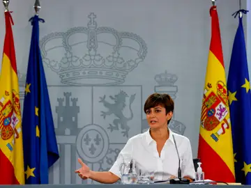 El Gobierno defiende los acuerdos con Cataluña por el "interés general": "No nos hemos vendido" El Gobierno defiende los acuerdos con Cataluña por el "interés general": "No nos hemos vendido"