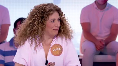 “Que le regalen un peine”, entre los comentarios que recibe Sofía por la calle tras ser reconocida por concursar en ‘Pasapalabra’ “Que le regalen un peine”, entre los comentarios que recibe Sofía por la calle tras ser reconocida por concursar en ‘Pasapalabra’