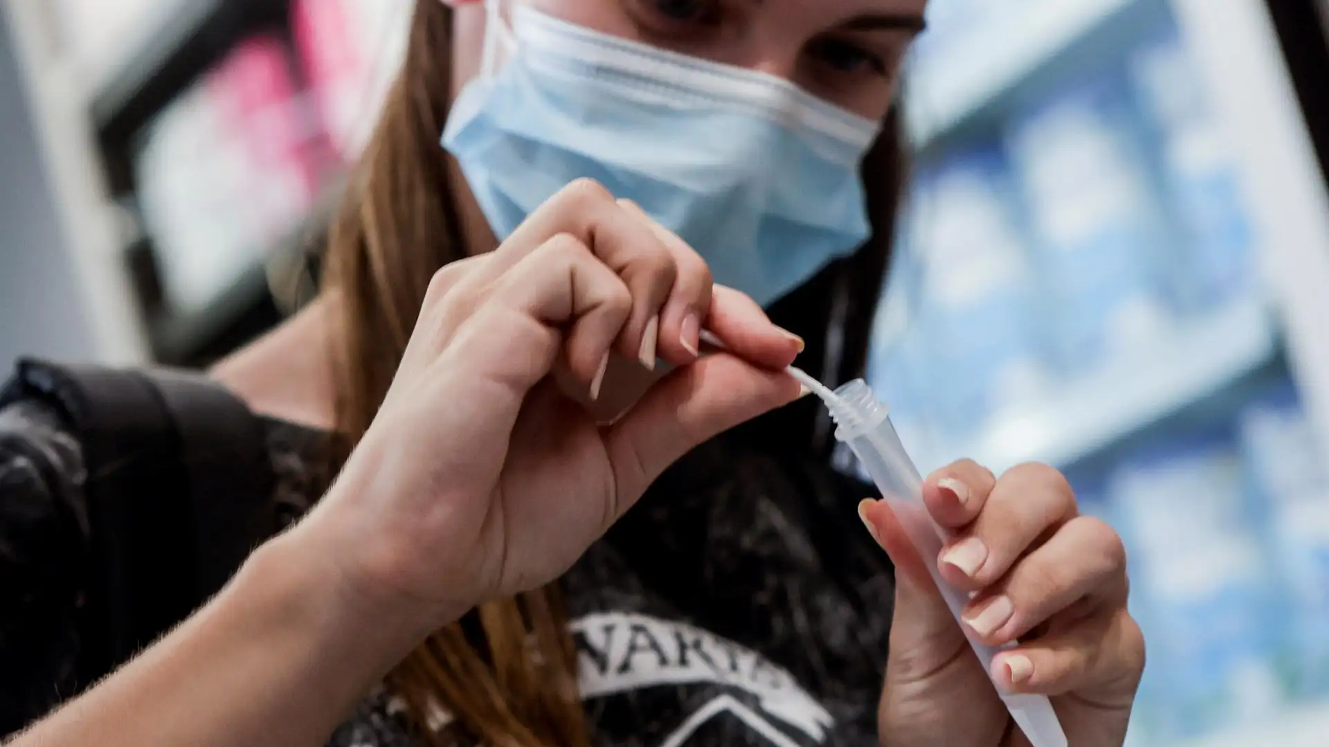 Las farmacias venden casi 400.000 test de antígenos sin receta en la primera semana Las farmacias venden casi 400.000 test de antígenos sin receta en la primera semana