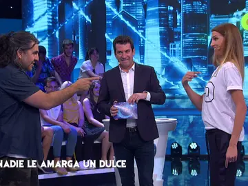 ¿Qué famoso dicho imita Laura Sánchez? Ni Vaquero ha logrado descifrarlo en ‘Me Resbala’ ¿Qué famoso dicho imita Laura Sánchez? Ni Vaquero ha logrado descifrarlo en ‘Me Resbala’