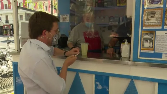 Jos&eacute; Luis Mart&iacute;nez-Almeida en visita kiosco con m&aacute;s de 100 a&ntilde;os de historia