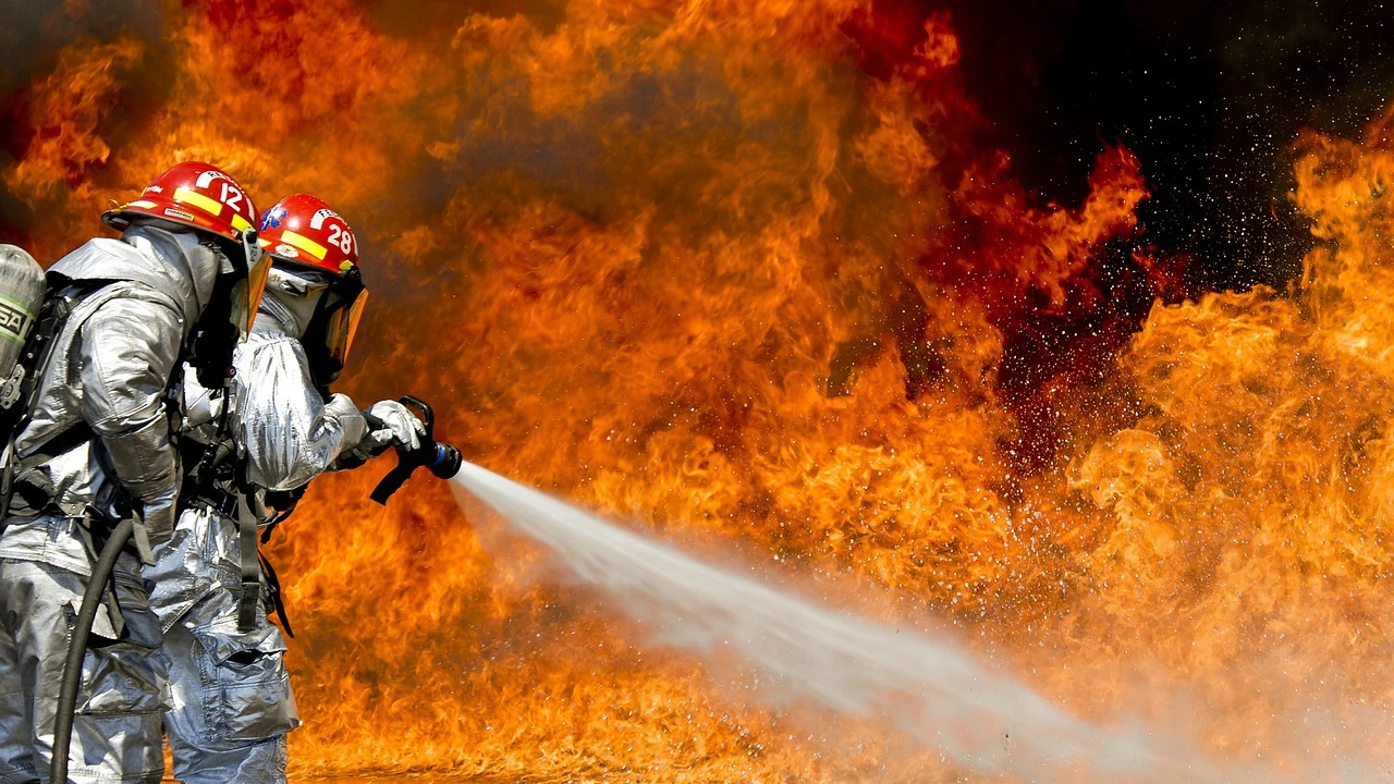 La ola de calor aviva los incendios en Grecia, Turqu&iacute;a, Italia y Macedonia que avanzan sin control