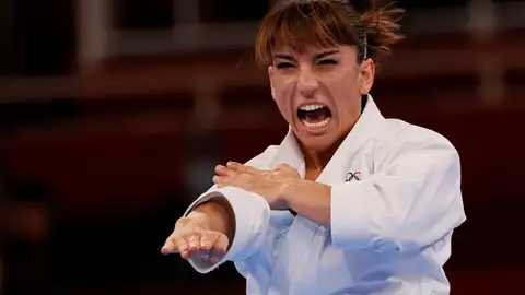 Sandra Sánchez lucha por el oro en la final de kárate kata de los Juegos Olímpicos Sandra Sánchez lucha por el oro en la final de kárate kata de los Juegos Olímpicos