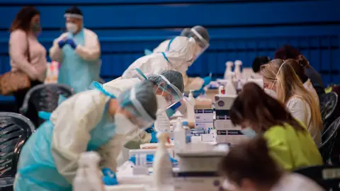 Sanidad notifica 87 fallecidos por coronavirus y la incidencia sigue en descenso, situándose en 614 positivos Sanidad notifica 87 fallecidos por coronavirus y la incidencia sigue en descenso, situándose en 614 positivos