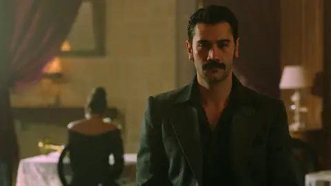 El reencuentro más duro entre Yilmaz y Züleyha: “Ya no formas parte de mi vida” El reencuentro más duro entre Yilmaz y Züleyha: “Ya no formas parte de mi vida”