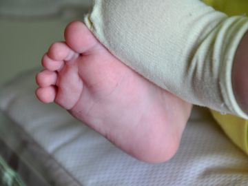 Acusado un matrimonio de maltratar a su bebé, ingresado grave en el hospital de Oviedo