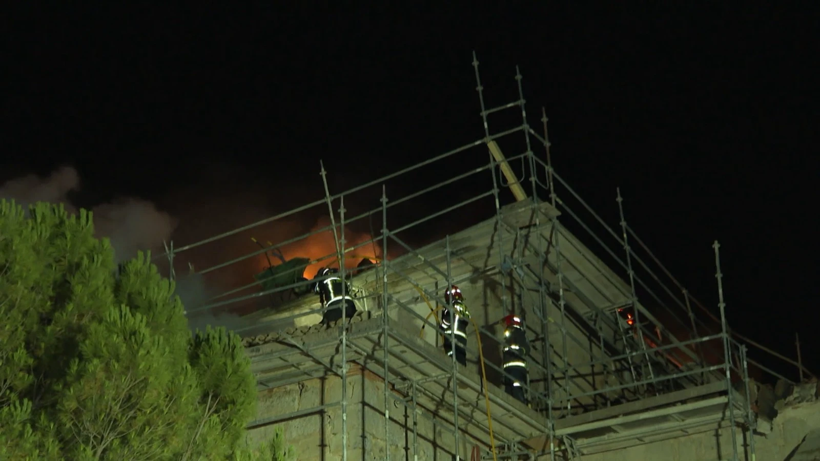 El fuego arrasa en un monasterio de Palencia