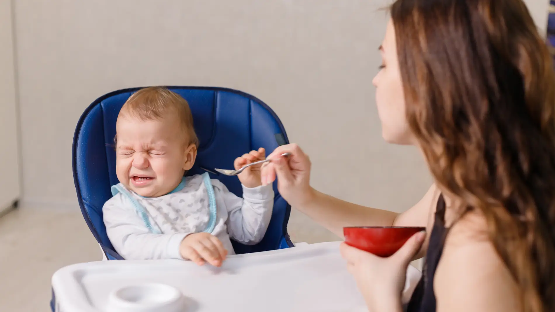 Niño pequeño se niega a comer