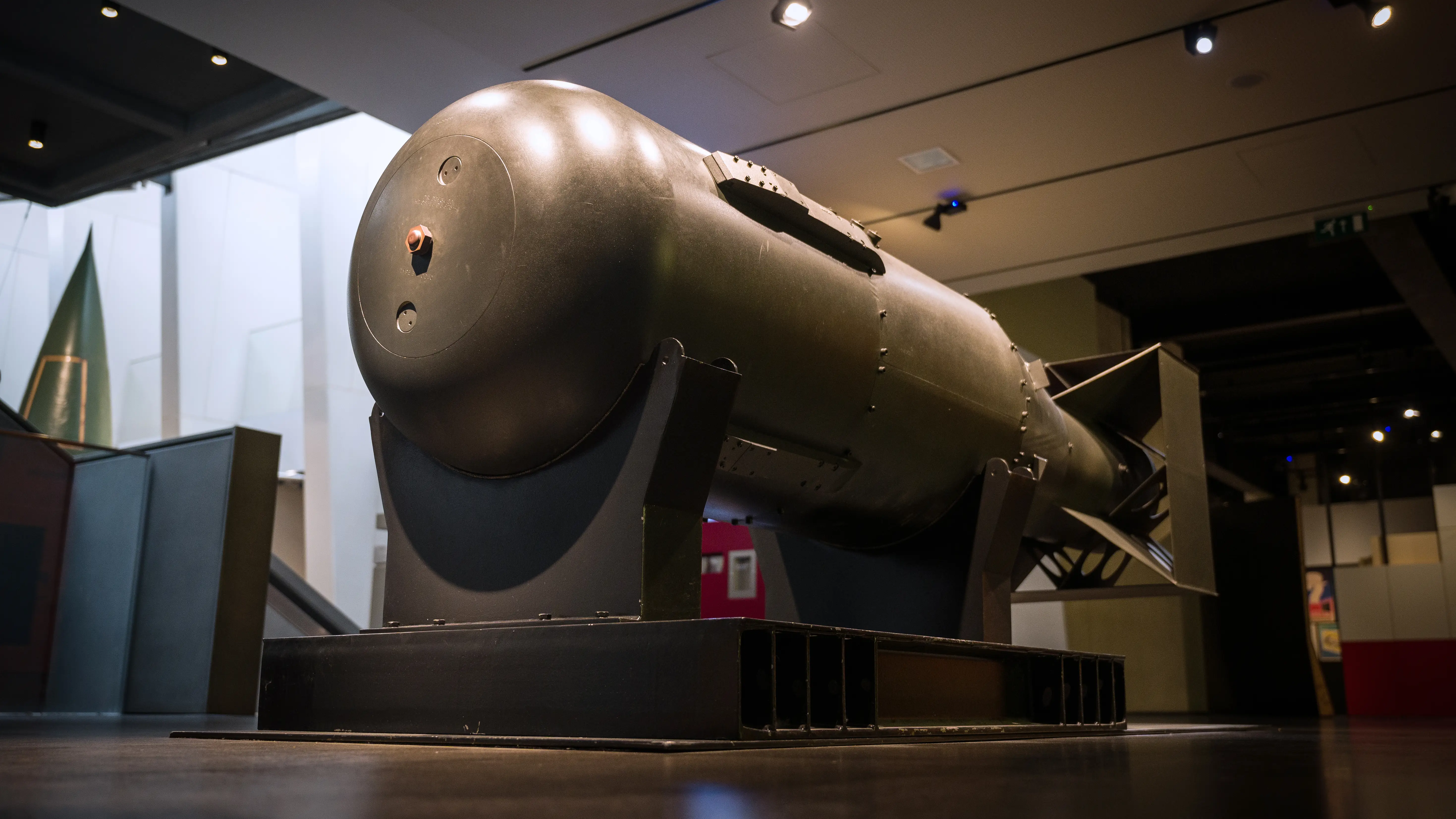 Efemérides hoy 6 de agosto: Una de las cinco carcasas originales hechas para la bomba atómica "Little Boy" se ve en exhibición, luego de la primera proyección de una instalación de video encargada "I Saw The World End", en el Imperial War Museum el 6 de agosto de 2020 en Londres, Inglaterra. Efemérides hoy 6 de agosto: Una de las cinco carcasas originales hechas para la bomba atómica "Little Boy" se ve en exhibición, luego de la primera proyección de una instalación de video encargada "I Saw The World End", en el Imperial War Museum el 6 de agosto de 2020 en Londres, Inglaterra.