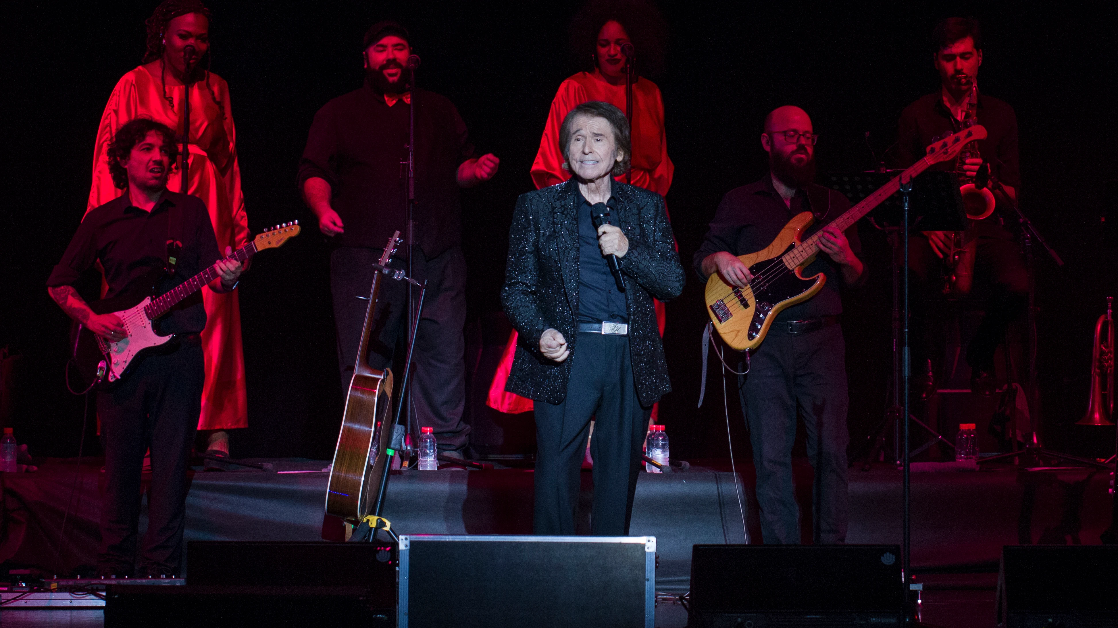 Raphael celebra con un apoteósico concierto sus 60 años sobre los escenarios en Starlite Catalana Occidente Raphael celebra con un apoteósico concierto sus 60 años sobre los escenarios en Starlite Catalana Occidente