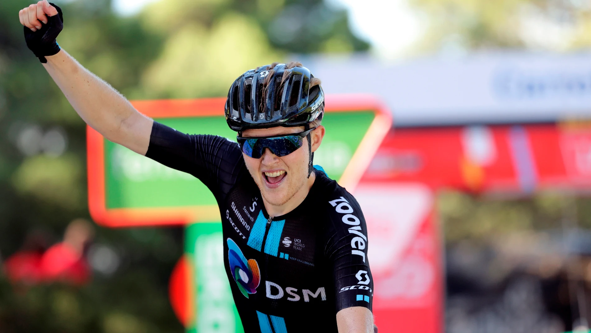 Michael Storer se lleva la primera etapa de montaña en la Vuelta y Valverde abandona tras una dura caída