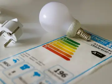 El precio de la luz vuelve a rozar máximos históricos este viernes y marca 117,14 euros el MWh El precio de la luz vuelve a rozar máximos históricos este viernes y marca 117,14 euros el MWh