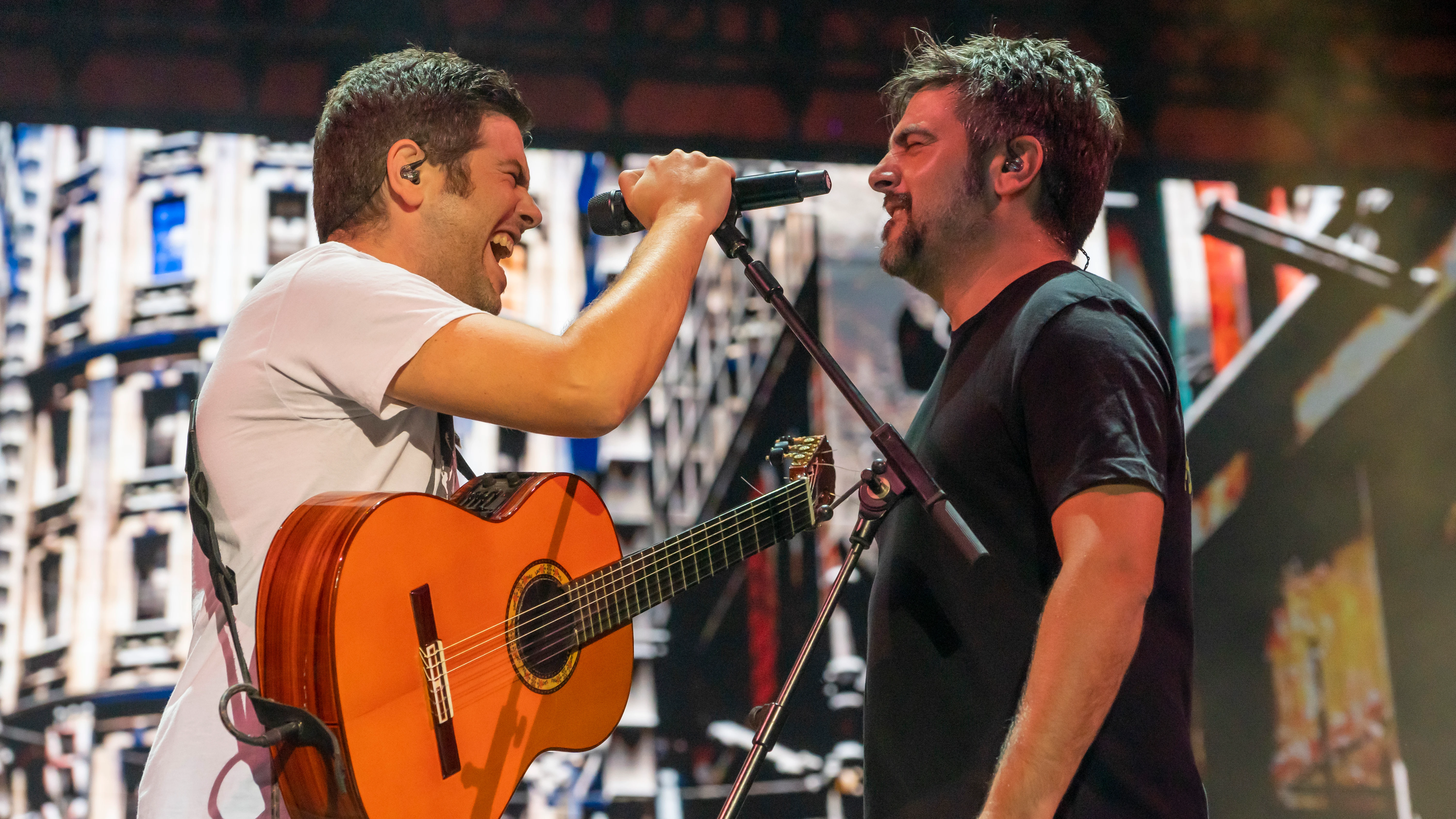 Estopa celebra sus 20 a&ntilde;os en la m&uacute;sica con un concierto incendiario en Starlite
