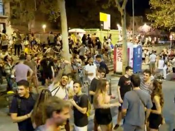 Aglomeraciones en Barcelona tras el fin del toque de queda