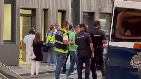 Muere un joven de 20 años en Madrid tras recibir 2 puñaladas Muere un joven de 20 años en Madrid tras recibir 2 puñaladas