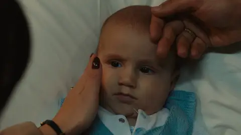 Züleyha y Demir, preocupados por el estado de salud del pequeño Adnan Mejores momentos | 20 de agosto