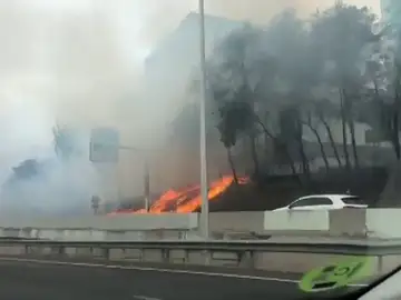 Un incendio cerca del hotel Nuevo Madrid causa una gran humareda Un incendio cerca del hotel Nuevo Madrid causa una gran humareda