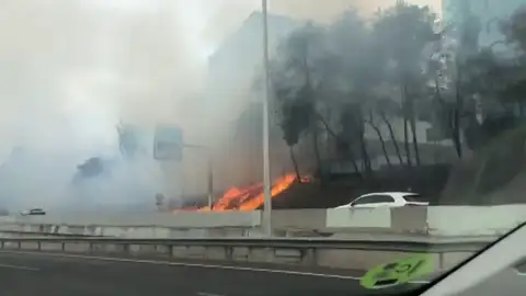 Un incendio cerca del hotel Nuevo Madrid causa una gran humareda Un incendio cerca del hotel Nuevo Madrid causa una gran humareda