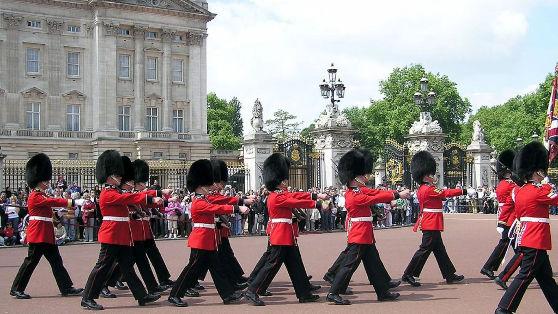 El cambio de guardia vuelve al Palacio de Buckingham tras 18 meses suspendido por la pandemia