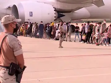España recibe otro avión con 260 afganos evacuados de Kabul, entre ellos 14 bebés España recibe otro avión con 260 afganos evacuados de Kabul, entre ellos 14 bebés