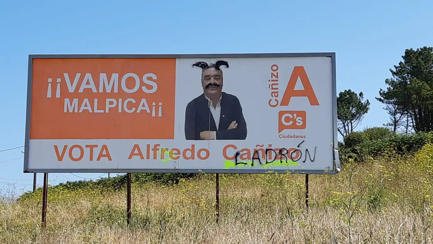 Aparecen nuevas pintadas con amenazas al que era concejal de Ciudadanos de Malpica, en A Coru&ntilde;a