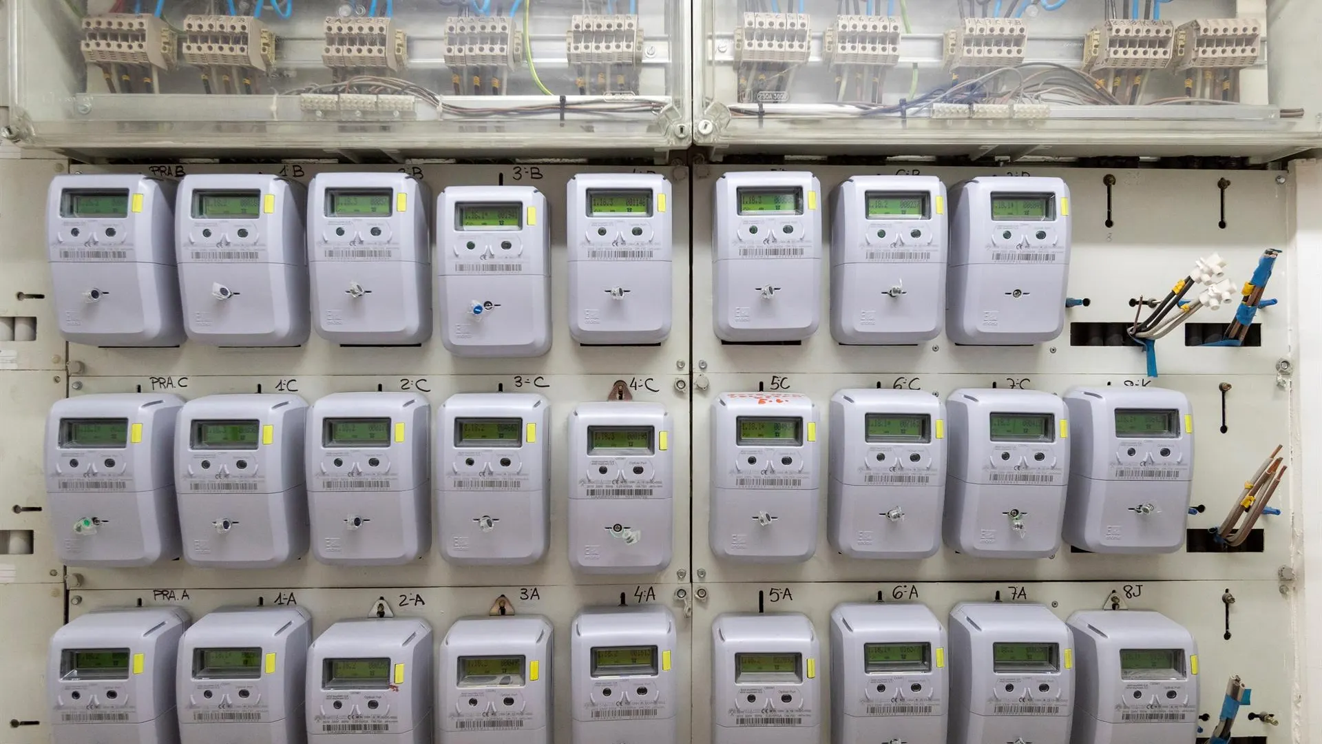 El Gobierno abre la puerta para encontrar soluciones por la suida de la luz