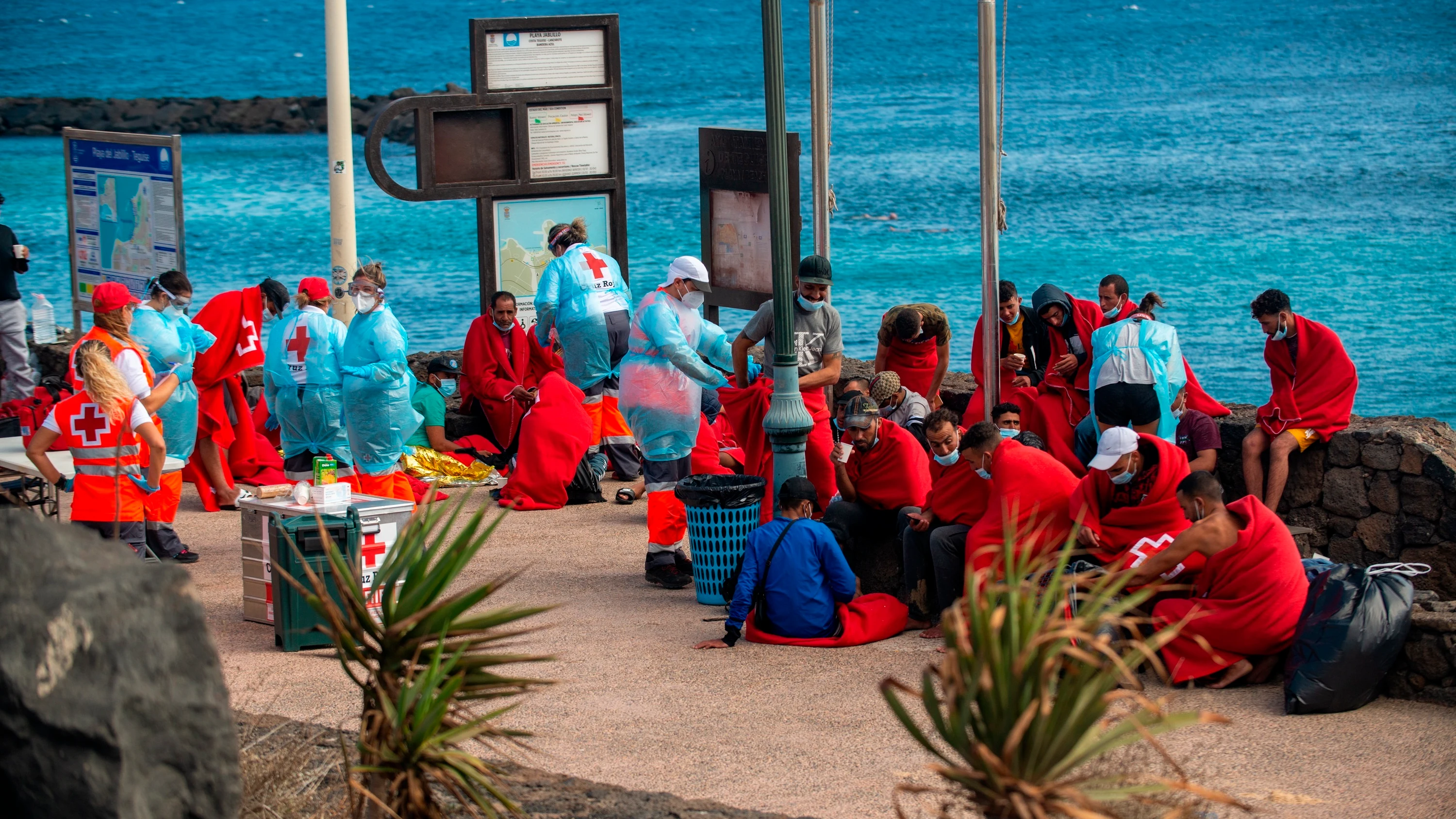 Llega a Lanzarote una patera con 50 inmigrantes por sus propios medios Llega a Lanzarote una patera con 50 inmigrantes por sus propios medios