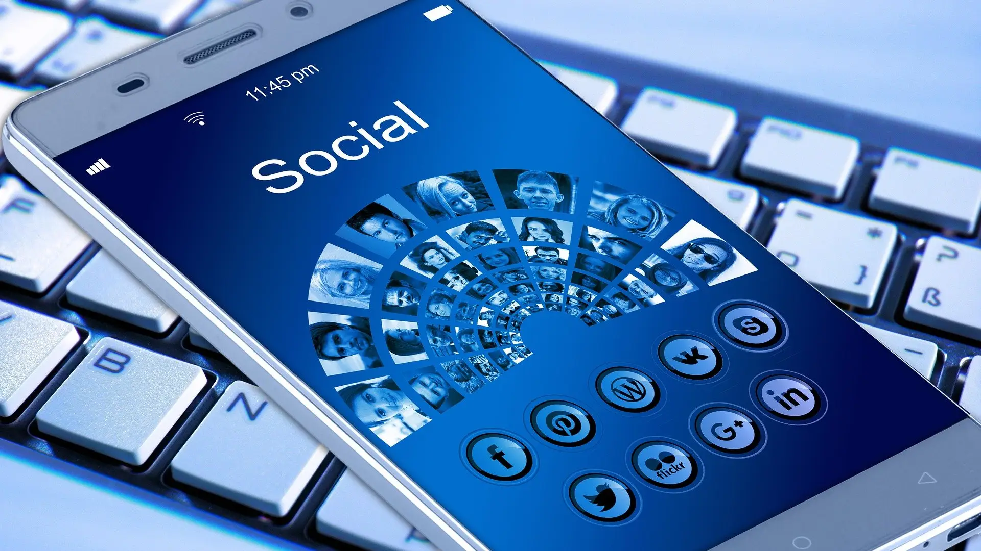 Piden nueve meses de prisión para un joven que se creó 20 perfiles diferentes en redes sociales para acosar a una joven Piden nueve meses de prisión para un joven que se creó 20 perfiles diferentes en redes sociales para acosar a una joven