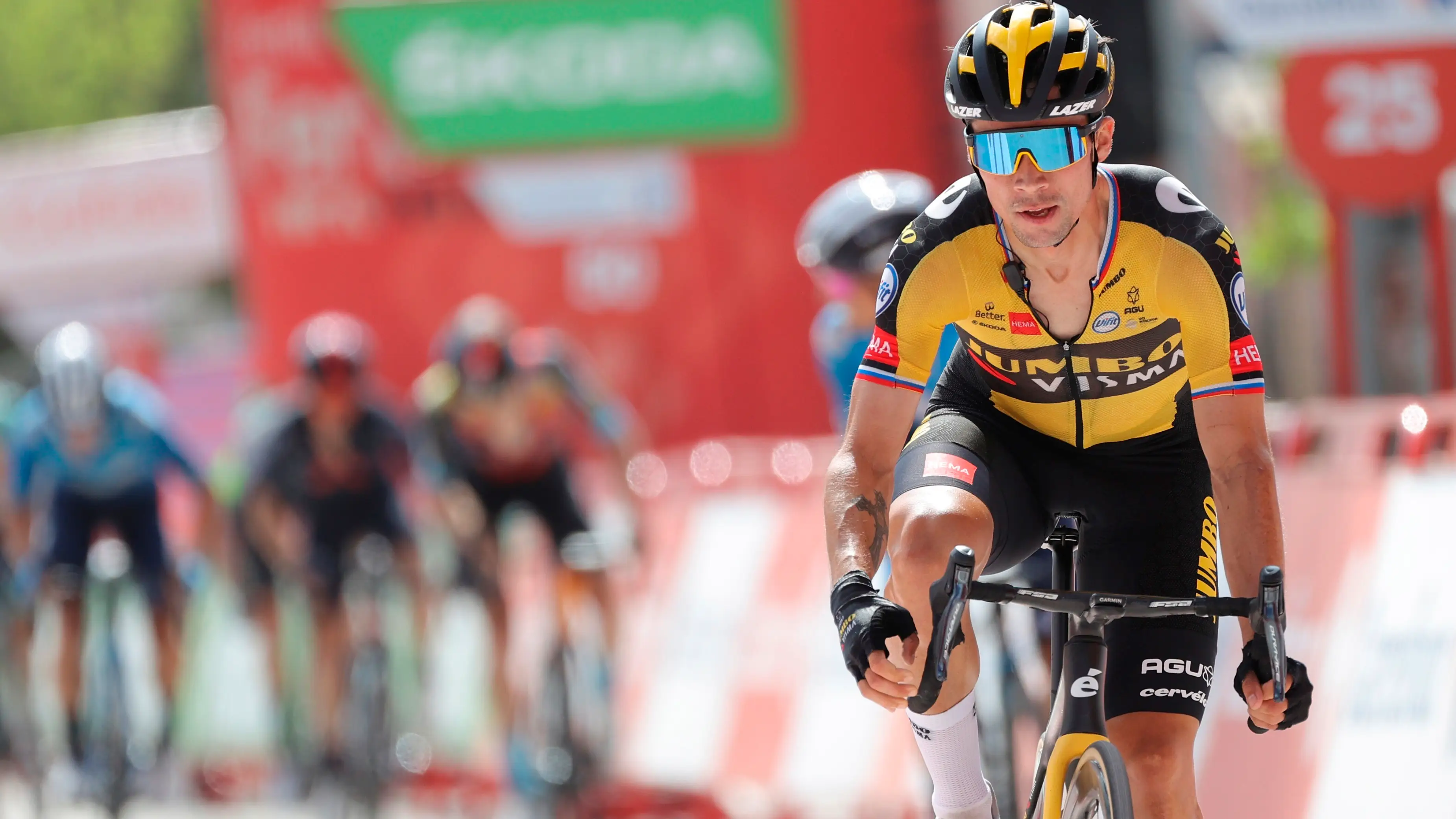 Primoz Roglic se impone en la subida de Valdepeñas de Jaén y Enric Más da la cara Primoz Roglic se impone en la subida de Valdepeñas de Jaén y Enric Más da la cara