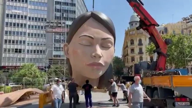 'La Meditadora', símbolo de las Fallas, llega a las calles de Valencia más de un año después 'La Meditadora', símbolo de las Fallas, llega a las calles de Valencia más de un año después