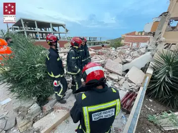 Varias personas atrapadas tras el derrumbe de un edificio en Peñíscola Varias personas atrapadas tras el derrumbe de un edificio en Peñíscola