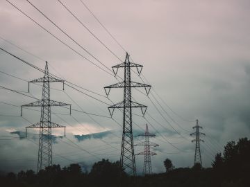 La CNMC denuncia que algunas eléctricas han elevado los precios de la nueva tarifa de la luz